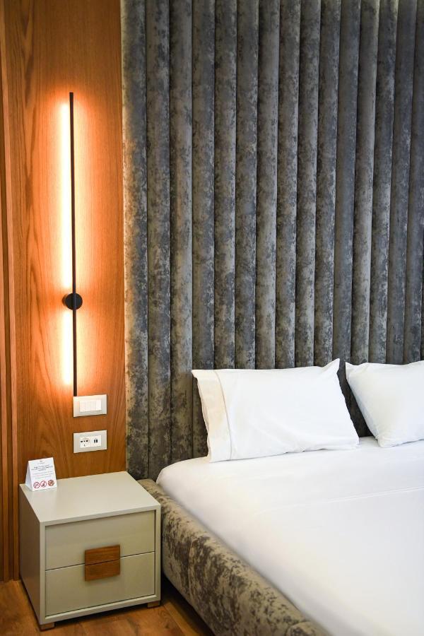 The Wilson Tirana Hotel Exterior foto